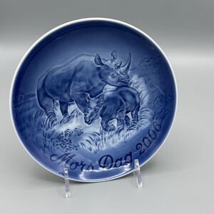 2006 Bing and Grondahl Blue White Mors Dag Mothers Day Plate Rhinoceros and Calf